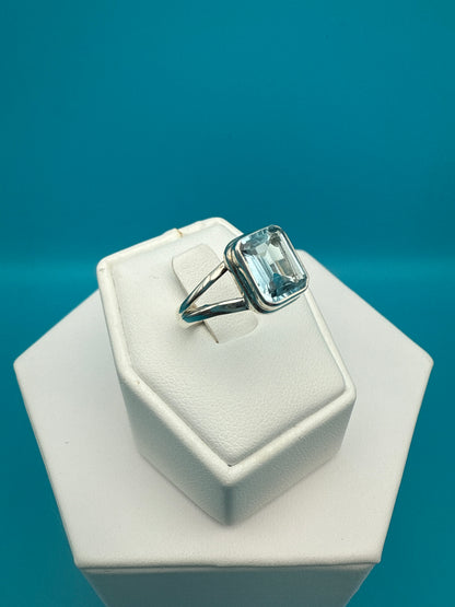 Blue Topaz Sterling Silver Ring size 7